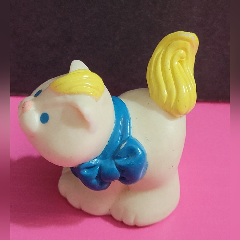 Vintage Fisher-Price Loving Family White Kitten (0372)